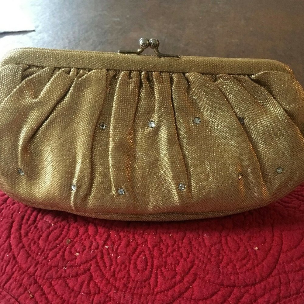 Vintage Clutch With Accessories